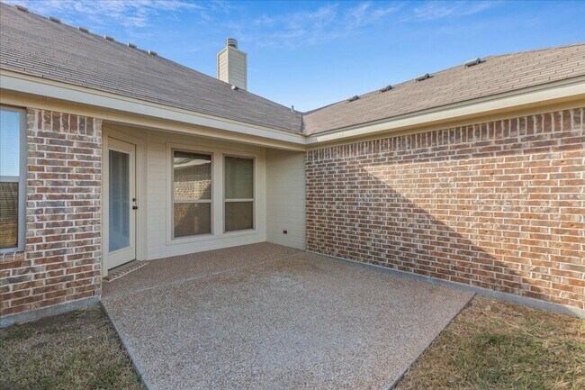 Building Photo - 3BR / 2BA Duplex in Hewitt, Texas | Midway ISD