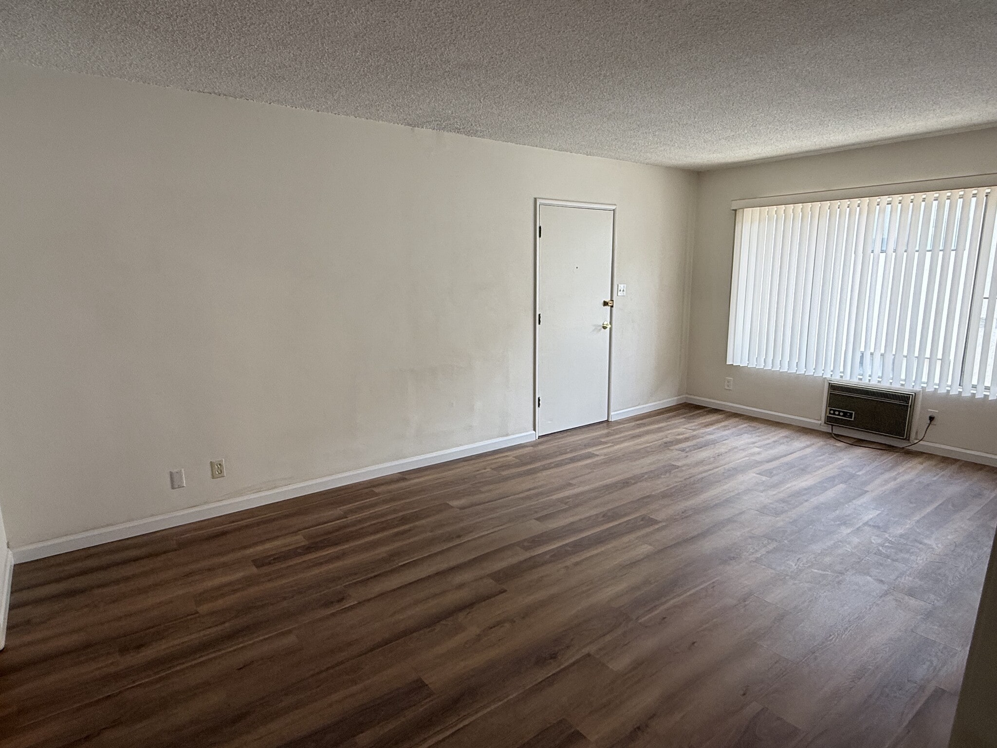 Building Photo - 330 E Fairview Ave