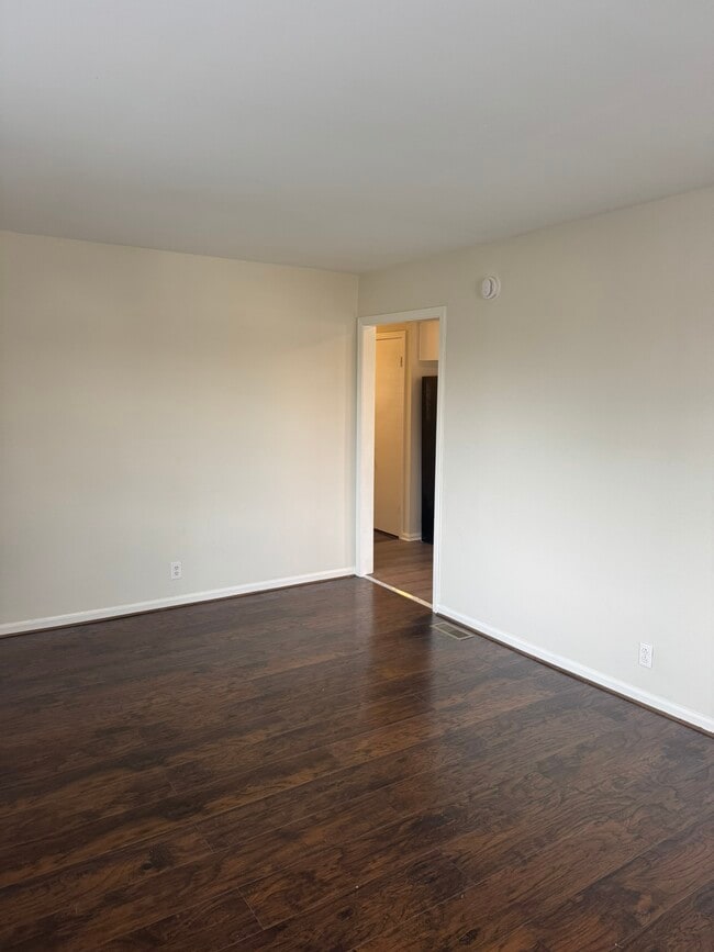 Building Photo - 2909 Clifton Ave