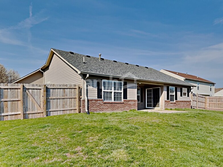 Building Photo - 981 Foxtail Dr