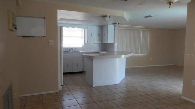 Building Photo - 2052 Norfolk Dr