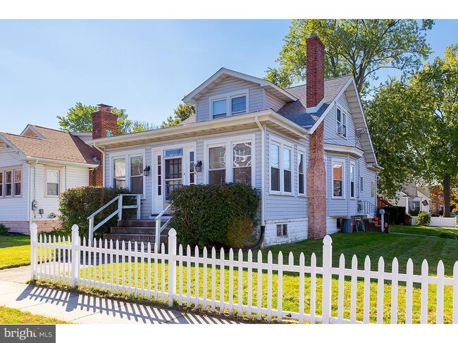 Building Photo - 674 JOHNSON