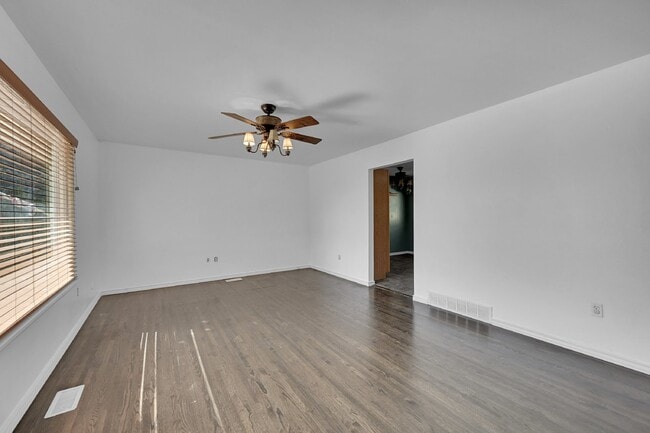 Building Photo - $2,040.95 with $300 off the first month's Rent - 4 Bedrooms, 2 Bathrooms, Single Family Home in C...