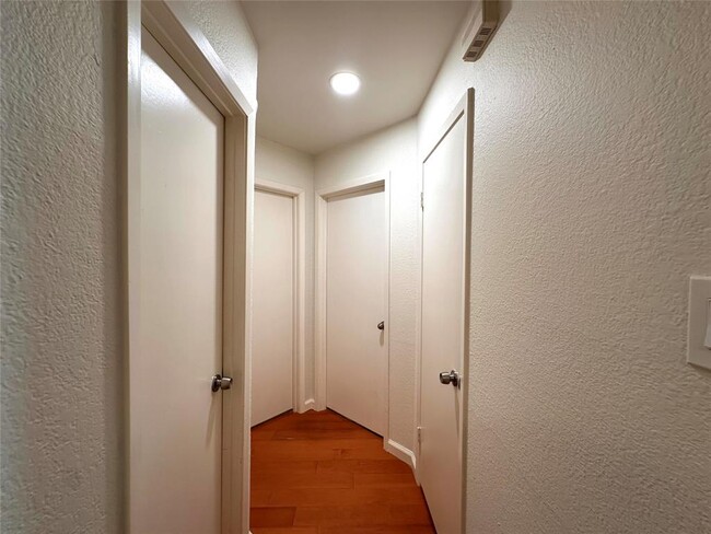 Building Photo - 2711 Wilcrest Dr