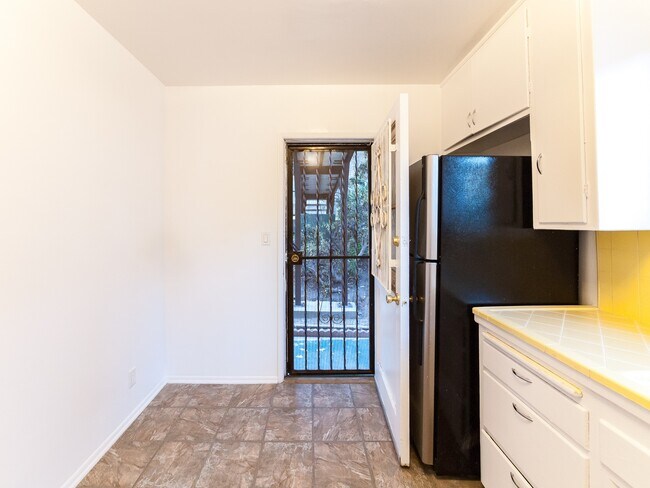 Building Photo - 4107 Don Tomaso Dr