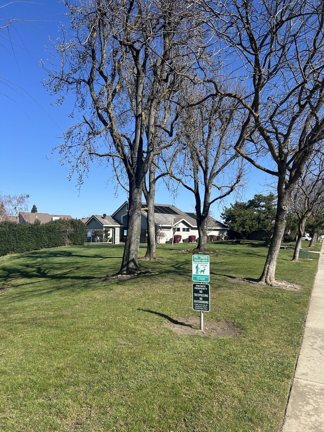 Building Photo - 2252 Southport Ln