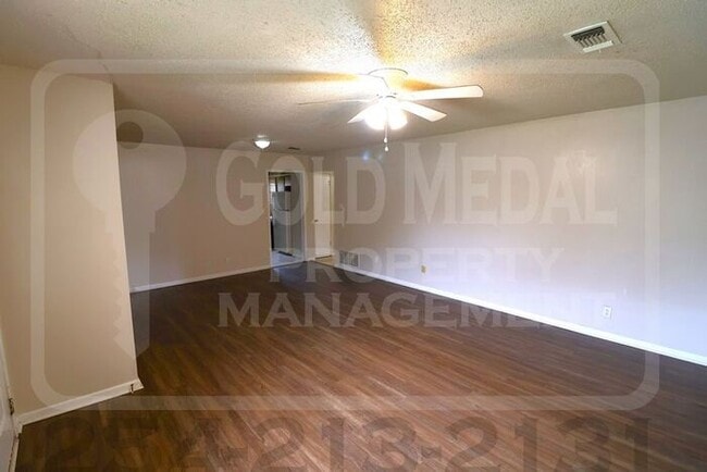 Building Photo - 1706 Cole St