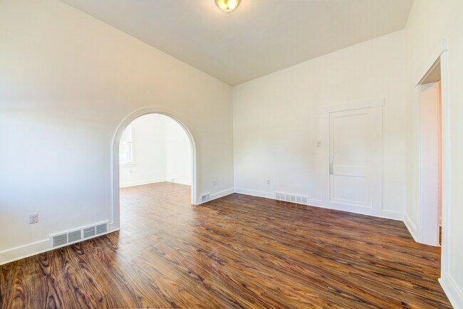 Building Photo - 21 Mt Oliver St