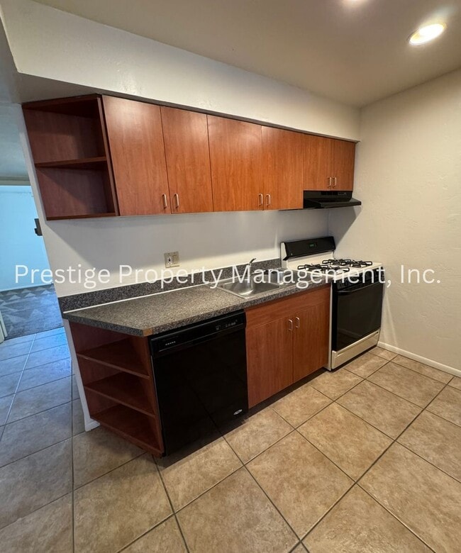Building Photo - 2525 N Alvernon Way