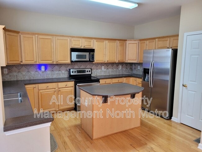 Building Photo - 5005 Foxfield Trace SE