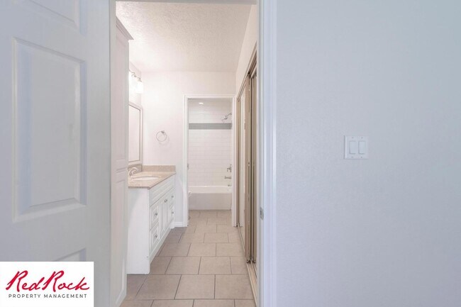 Building Photo - Newly Remodeled 3 Bedroom Townhome. Small ...
