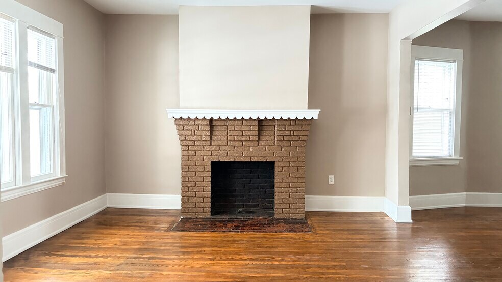 Building Photo - 693 Linwood Ave