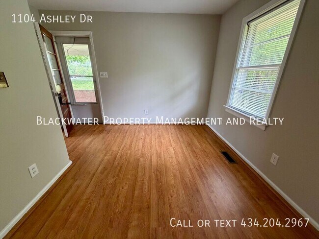 Building Photo - 1104 Ashley Dr