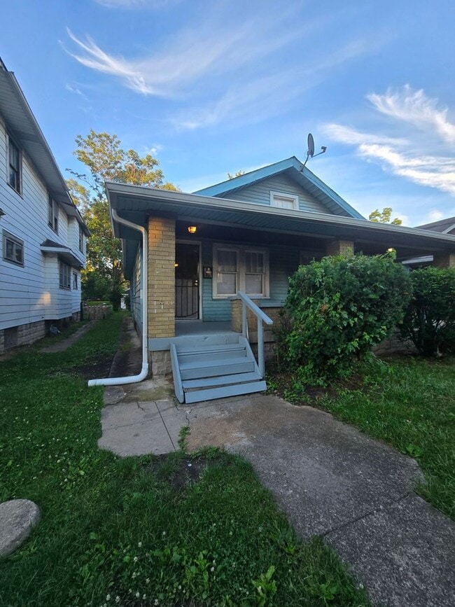 Building Photo - 35 N Bradley Ave