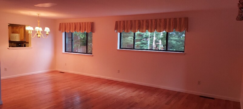 Building Photo - 908 Scenic Ln