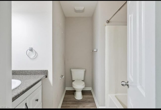 Building Photo - 529 Brisa Dr