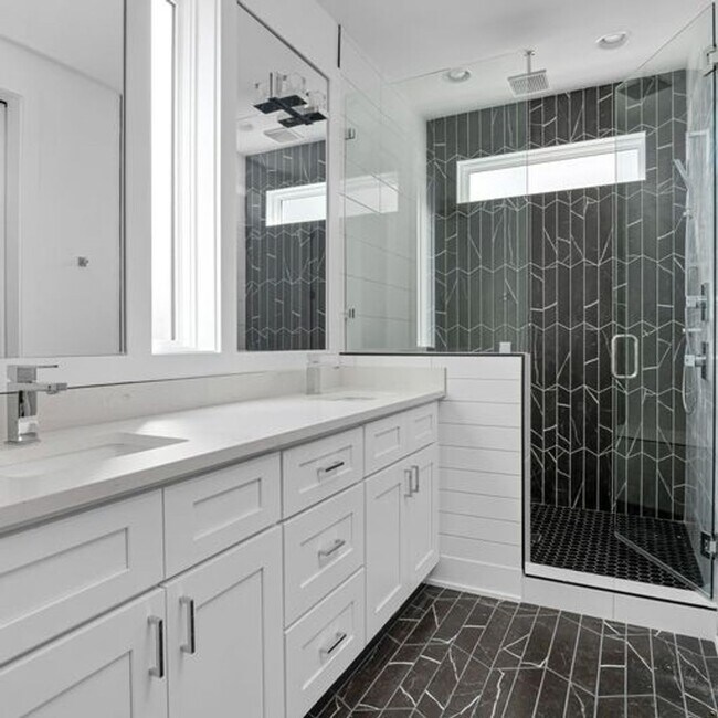 Building Photo - Stunning 4 Bedroom, 3.5 Bath Luxury Home in Nashville