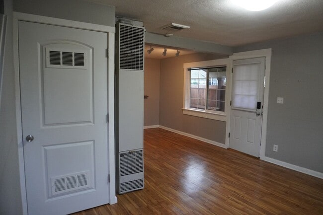 Building Photo - 3708 E 13th St