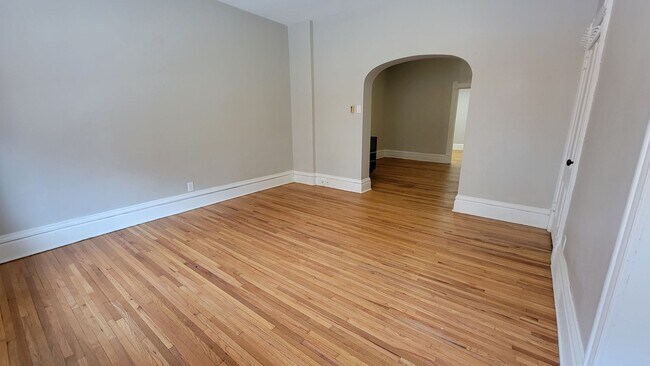 Building Photo - Vibrant Studio & 1-Bedroom Apartments in the Sought-After Whittier Neighborhood