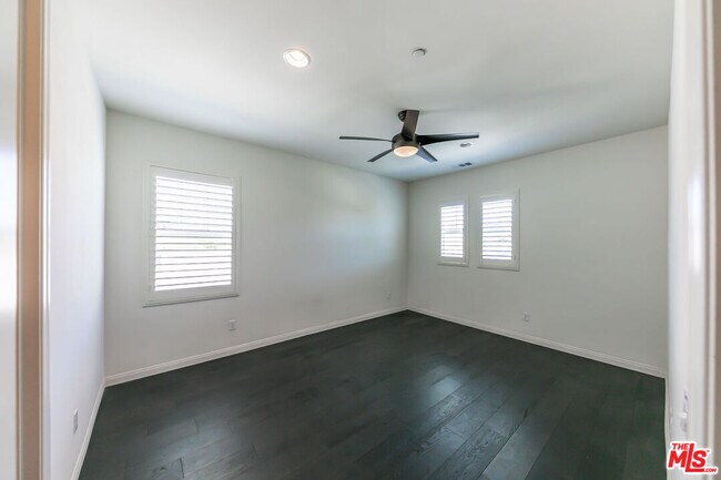 Building Photo - 22379 Driftwood Ct