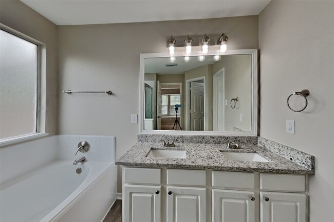 Building Photo - 15323 Fir Woods Ln