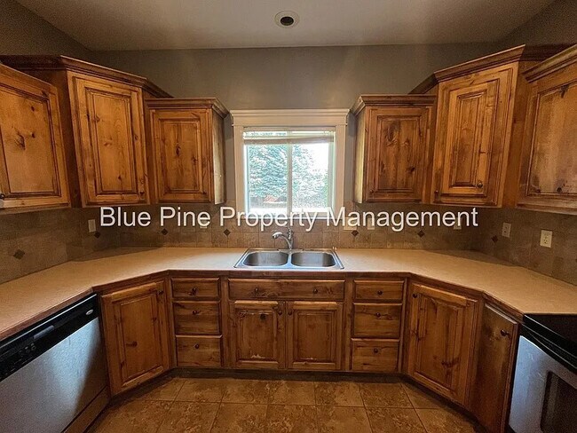 Building Photo - 2125 Saddle Ln