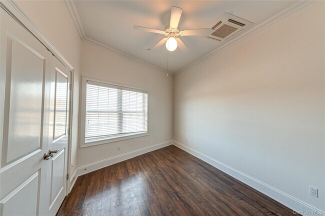 Building Photo - 2-2F Stewart Ave