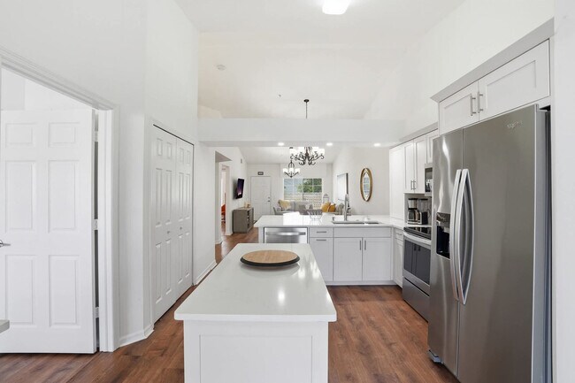 Building Photo - 4945 Cougar Ct S