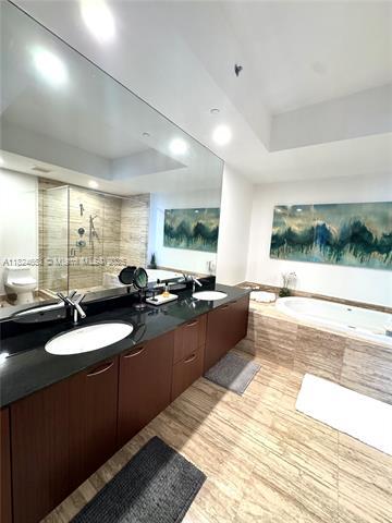 Building Photo - 16001 Collins Ave