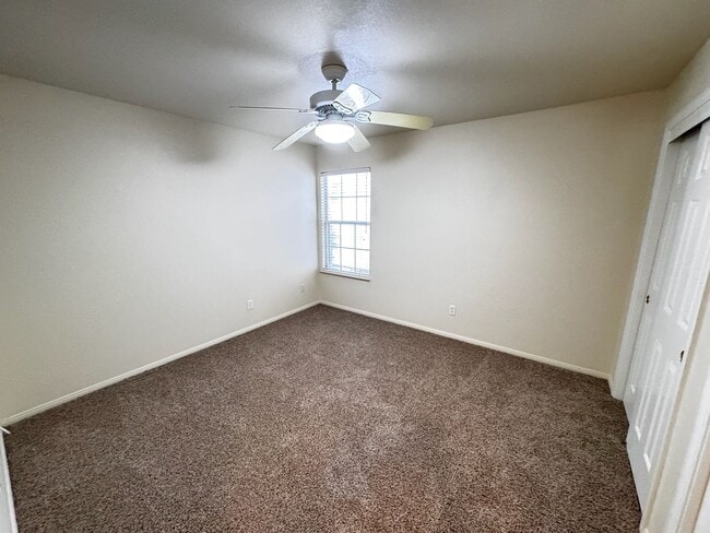 Building Photo - 5117 Elm Grove Dr