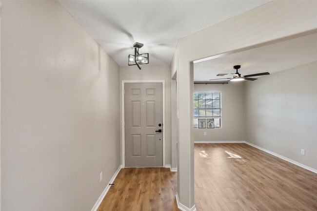 Building Photo - 7826 Chervil Ln