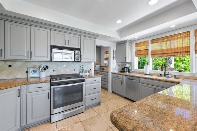 Building Photo - 875 Coast View Dr