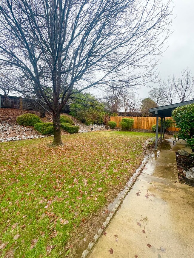 Building Photo - Spacious Home in West Redding