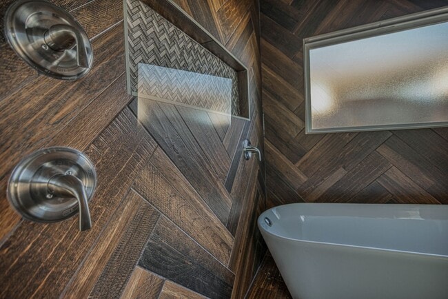 Building Photo - Eastside area for Short or Long Term Rental(Completely Furnished) Beautiful 4 bed/2 baths