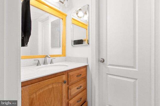 Building Photo - 53 Bloomington Ln