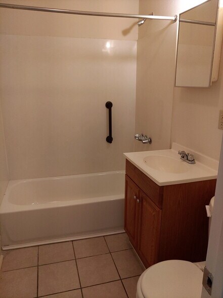 Building Photo - 2312 Rose Dr