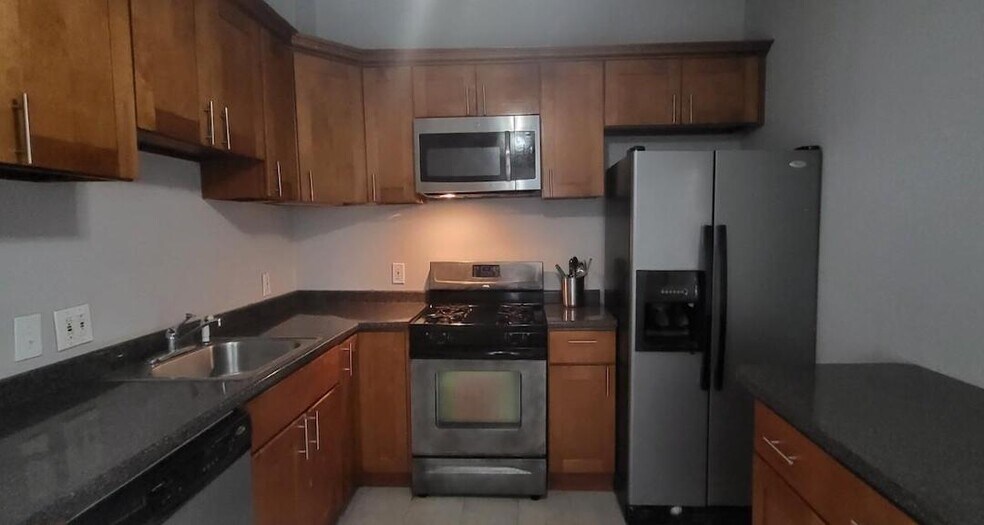Building Photo - 524 N 33rd St