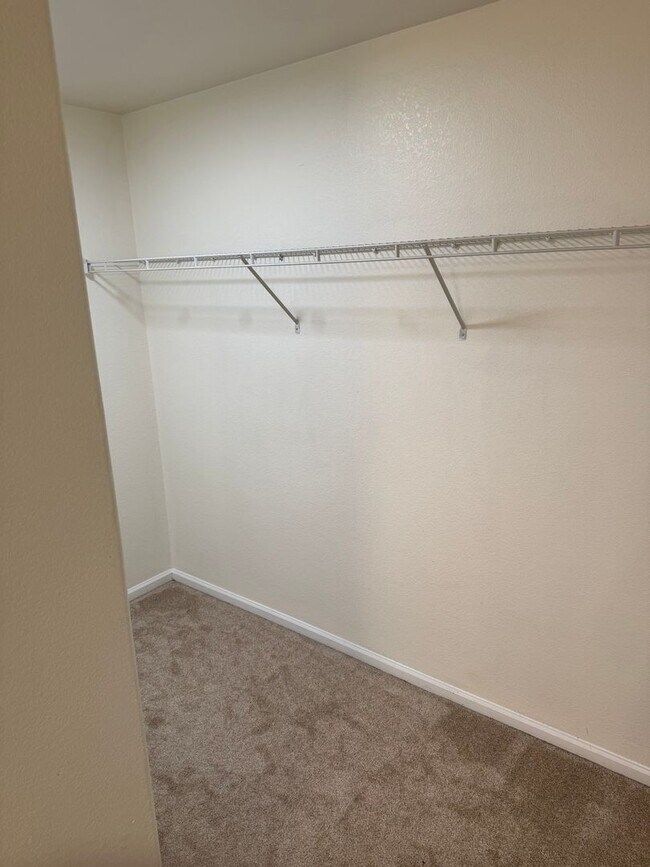 Building Photo - Large Open Plan 2 Bedroom 2 Bathroom Home