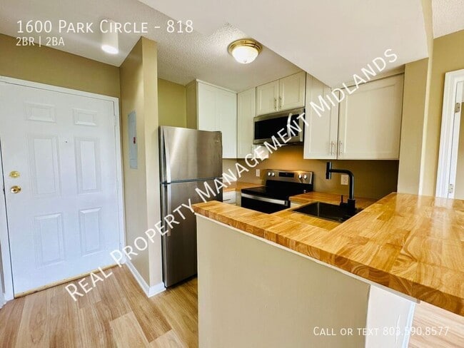 Building Photo - 1600 Park Cir