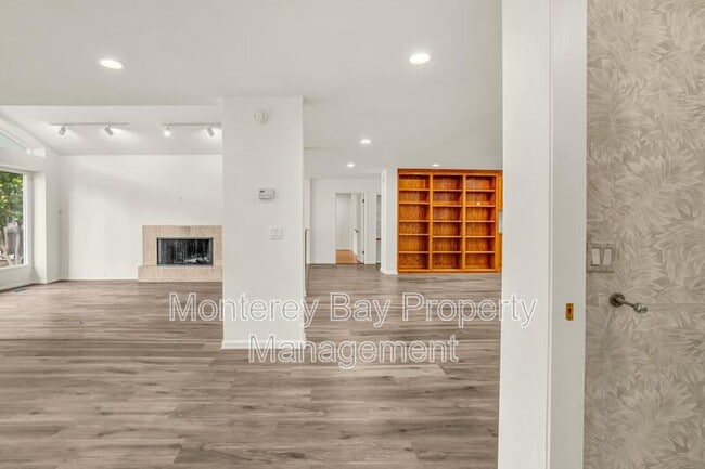 Building Photo - 4083 Sunset Ln