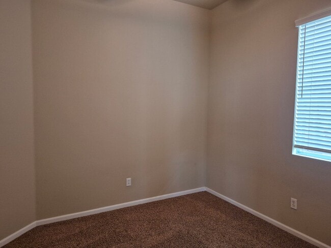 Building Photo - 4 Bedroom 2 Bath home in Natomas