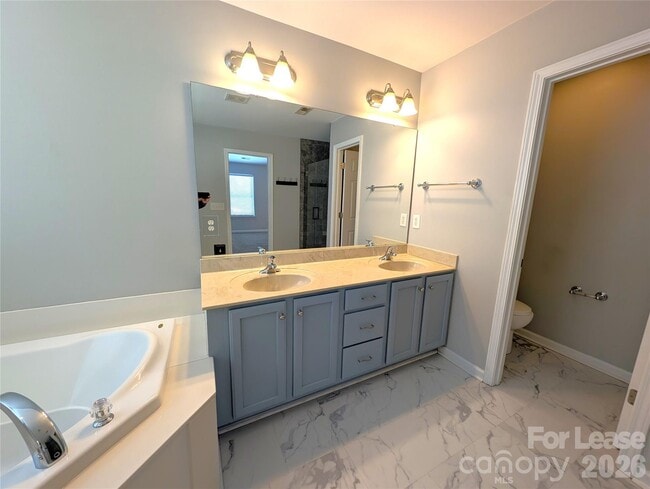 Building Photo - 12444 Caracara Ct