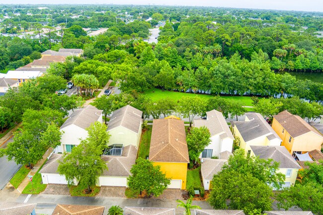 Building Photo - 2567 SE Ruskin Dr