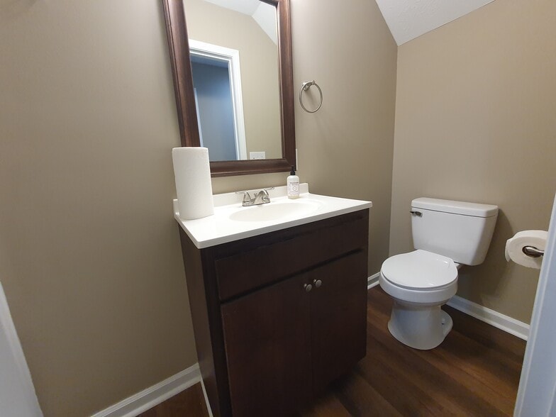 Building Photo - 406 Hedgemont Ave