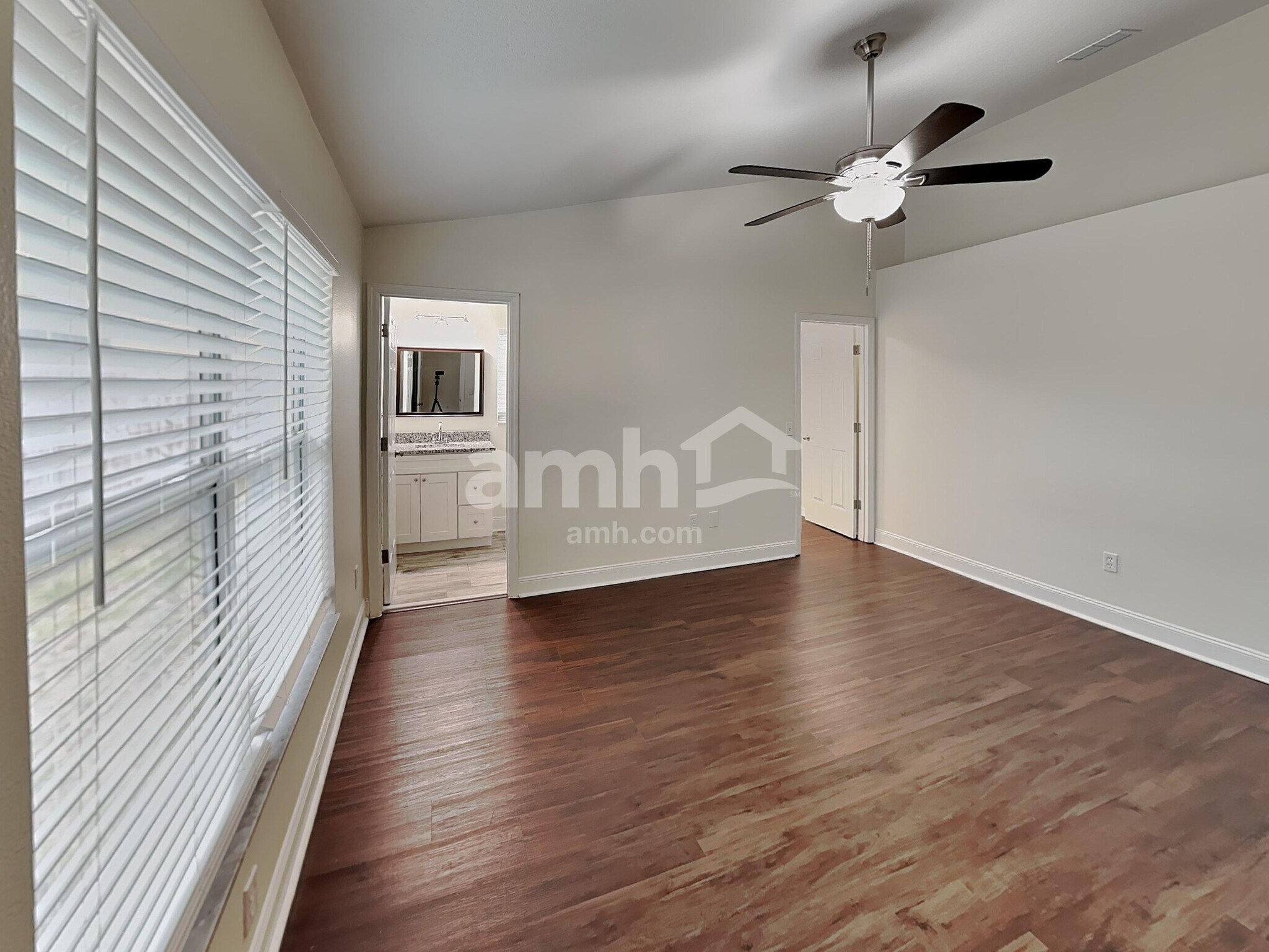 Building Photo - 3826 Bayshore Cir