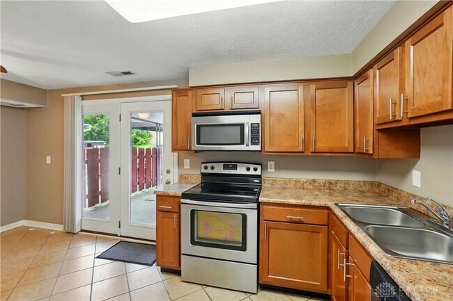 Building Photo - Charming 2BR Condo in Heart of Centerville