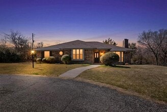 Building Photo - 180 Annetta Rd