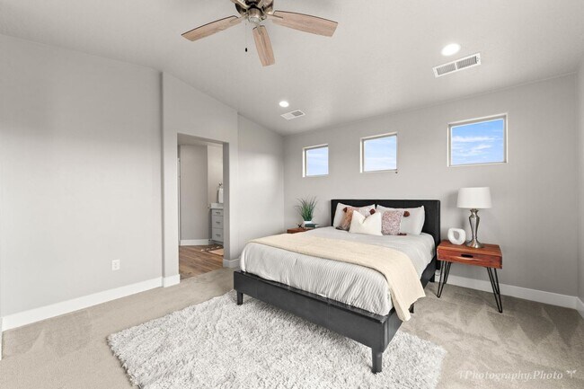 Building Photo - Stunning 4-Bedroom Home!