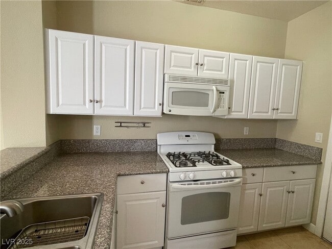 Building Photo - 5037 Souza Dr
