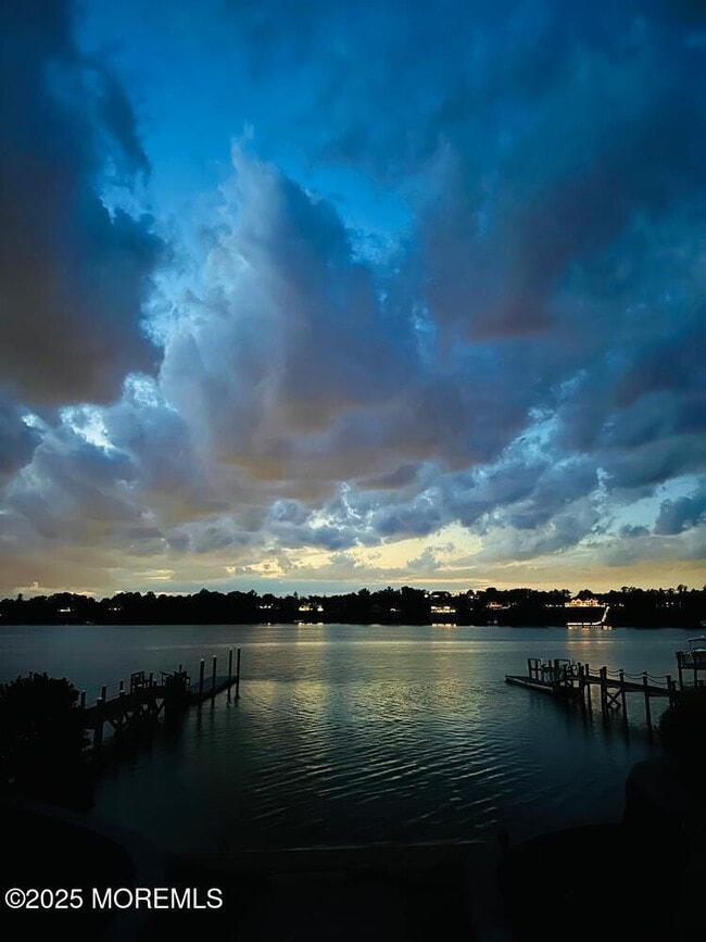 Building Photo - 516 River Rd